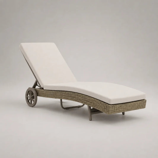 Lettino prendisole da giardino in rattan sintetico beige con cuscino bianco reclinabile 200x70x35 cm