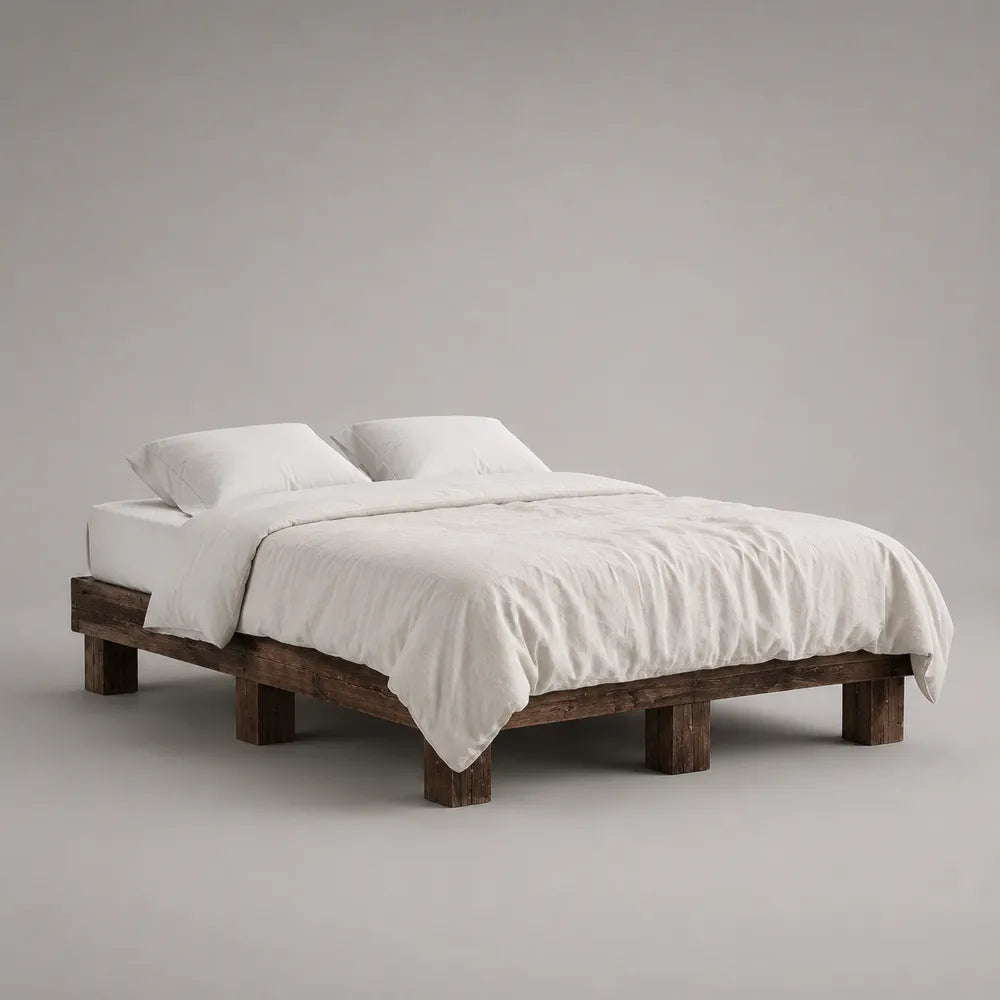 Letto matrimoniale basso in legno massello marrone effetto rustico con rete a doghe 160 x 200 cm