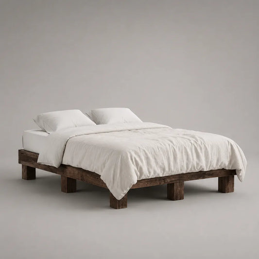 Letto matrimoniale basso in legno massello marrone effetto rustico con rete a doghe 160 x 200 cm